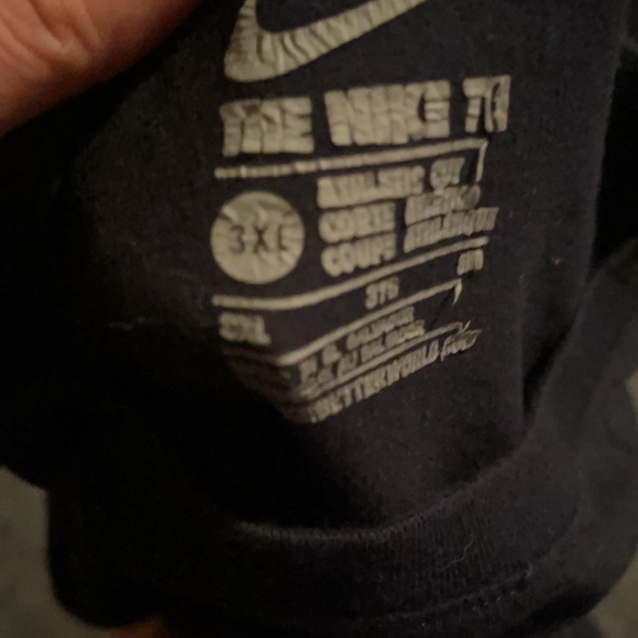 Men Nike t shirt - Picture 3 of 3